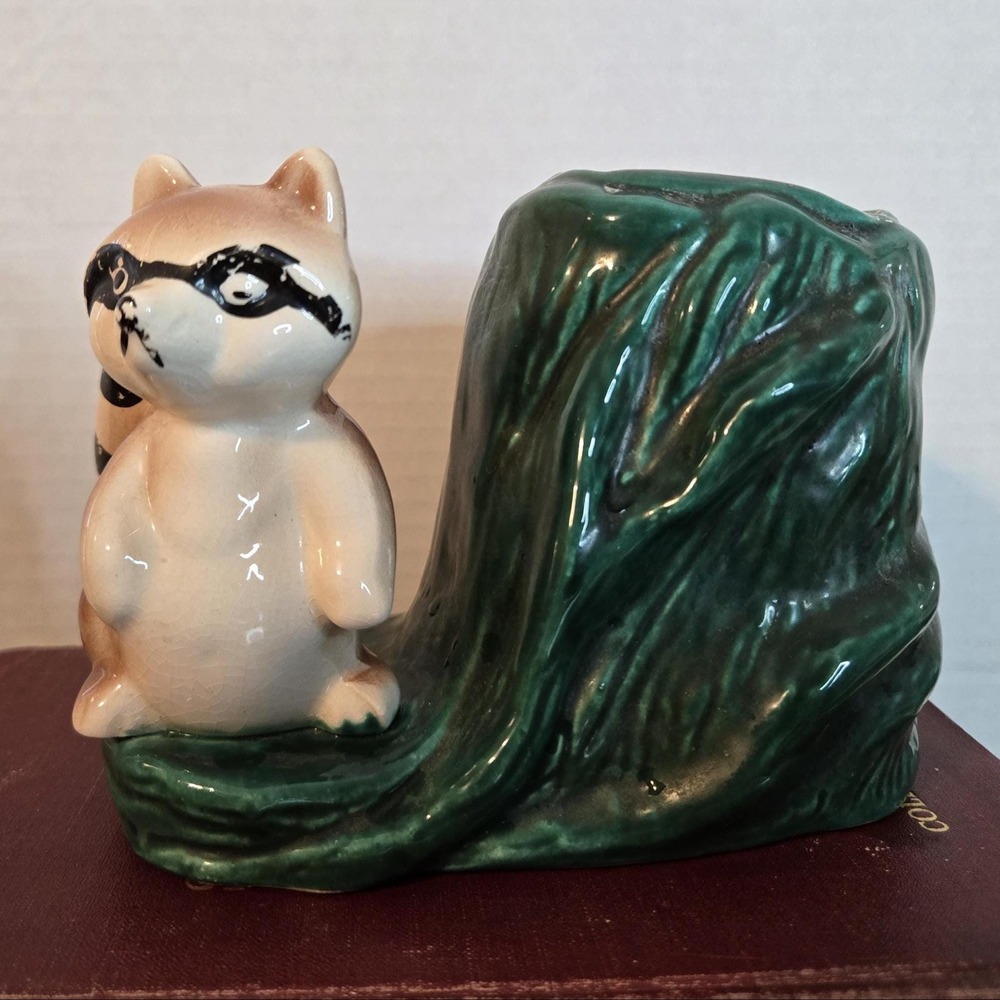 Vintage Bandit-Look Raccoon Planter, pottery, green tree stump Unique - Picture 2 of 11